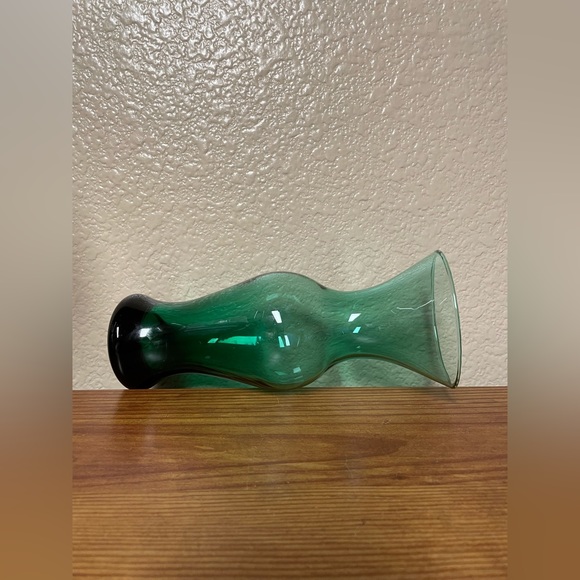 Gorgeous Green Emerald Glass Vase 9” - Picture 6 of 6